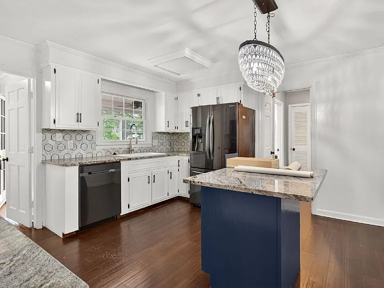 636 N Wilkinson Dr — Photo 14