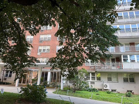 3rd image of 138-10 Franklin Avenue #12D