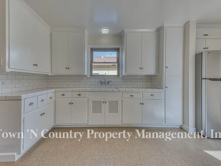 127 Katherine Ave — Photo 9
