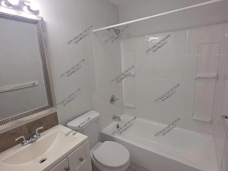 21 N Riley St — Photo 10