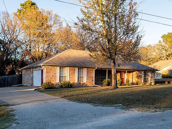 2nd image of 2107 Willowbrook Way