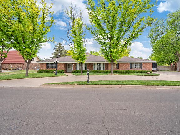 2nd image of 1404 Creekmere Dr