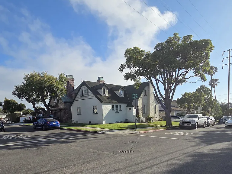 E Maple Ave — Photo 1