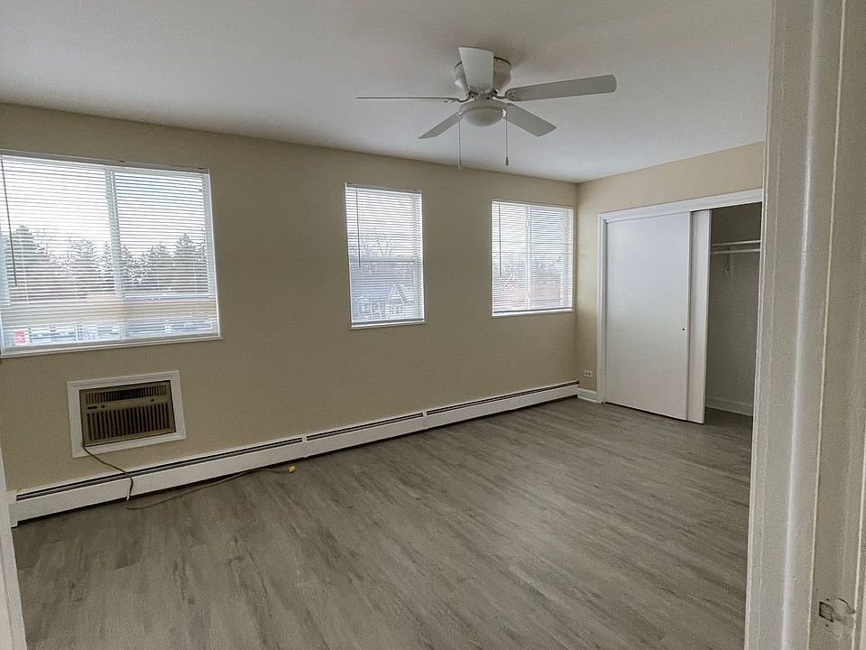 1st image of 4-404 S Lewis Ave #2-3