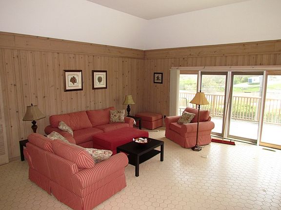5th image of 75 Surfside Ave