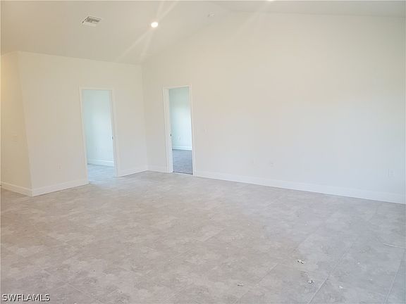 4th image of 919 NE 36th Terrace Cpe