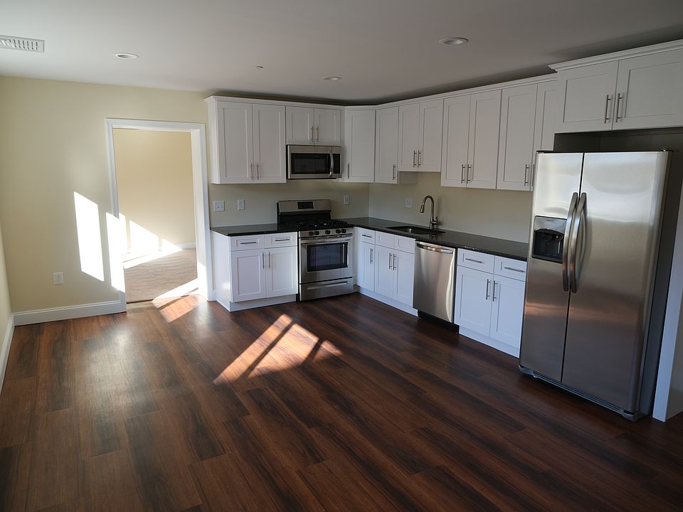 1st image of 236 S Richmond St #106