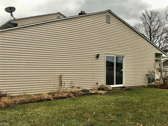 3rd image of 6854 Colonial Dr