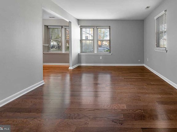 2nd image of 160 Thornwood Dr
