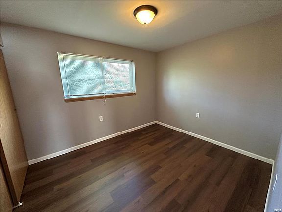 4th image of 14 Bruce Dr APT 1