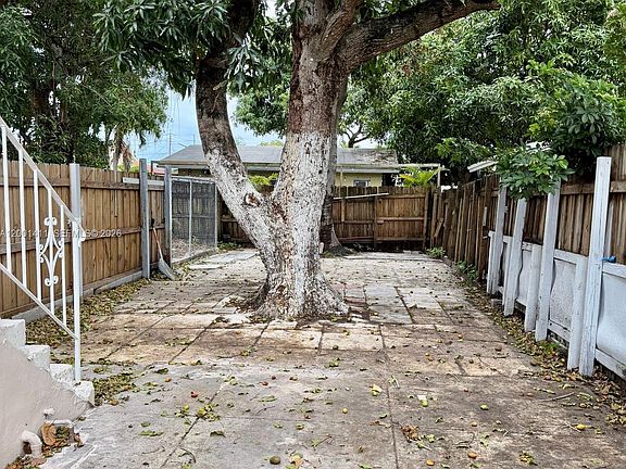 4th image of 437 NW 44th Ave #437