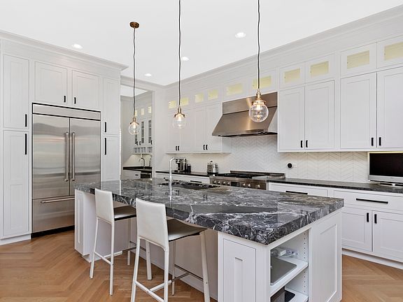 5th image of 2125 W Balmoral Ave