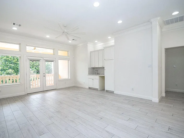 422 Mignon Ln — Photo 25