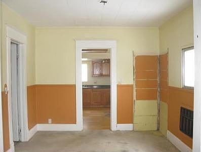 4th image of 604 Spruce St