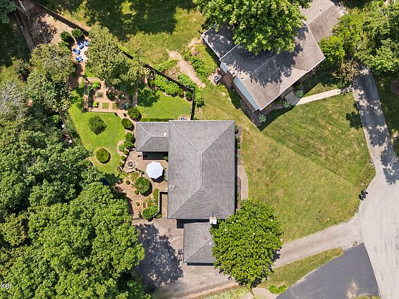 5th image of 1204 Bentwood Way