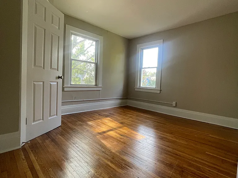 412 Melville St — Photo 12
