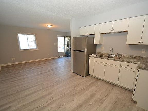 3rd image of 600 Barton St APT D