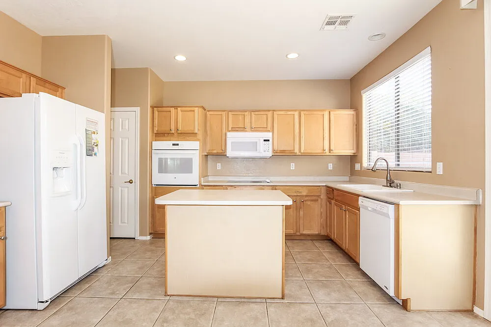 5 bed, 4.0 bath, 2962 sqft, $3,150 — Photo 4