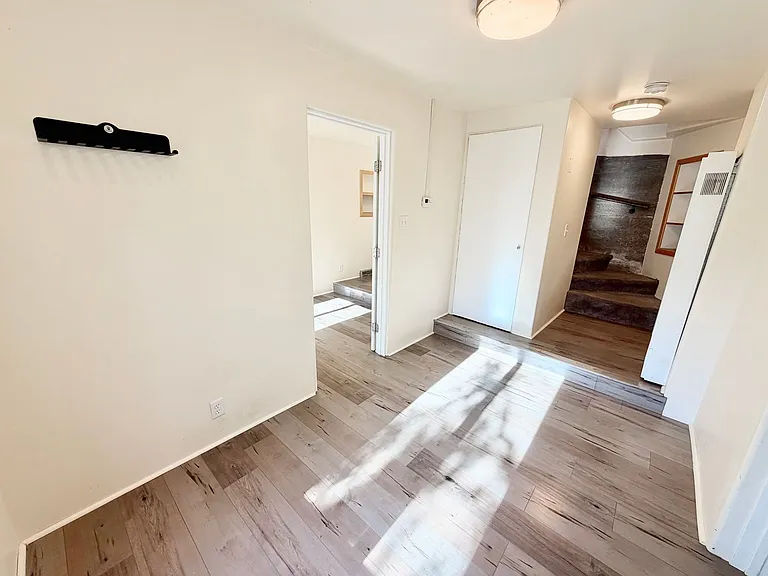 345 Crane Blvd — Photo 44