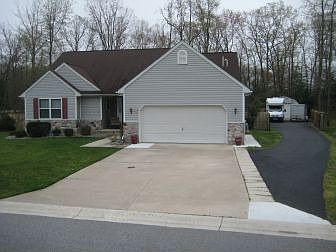 3BR/2-Bath Ranch w/lots of Parking & 2nd Garage