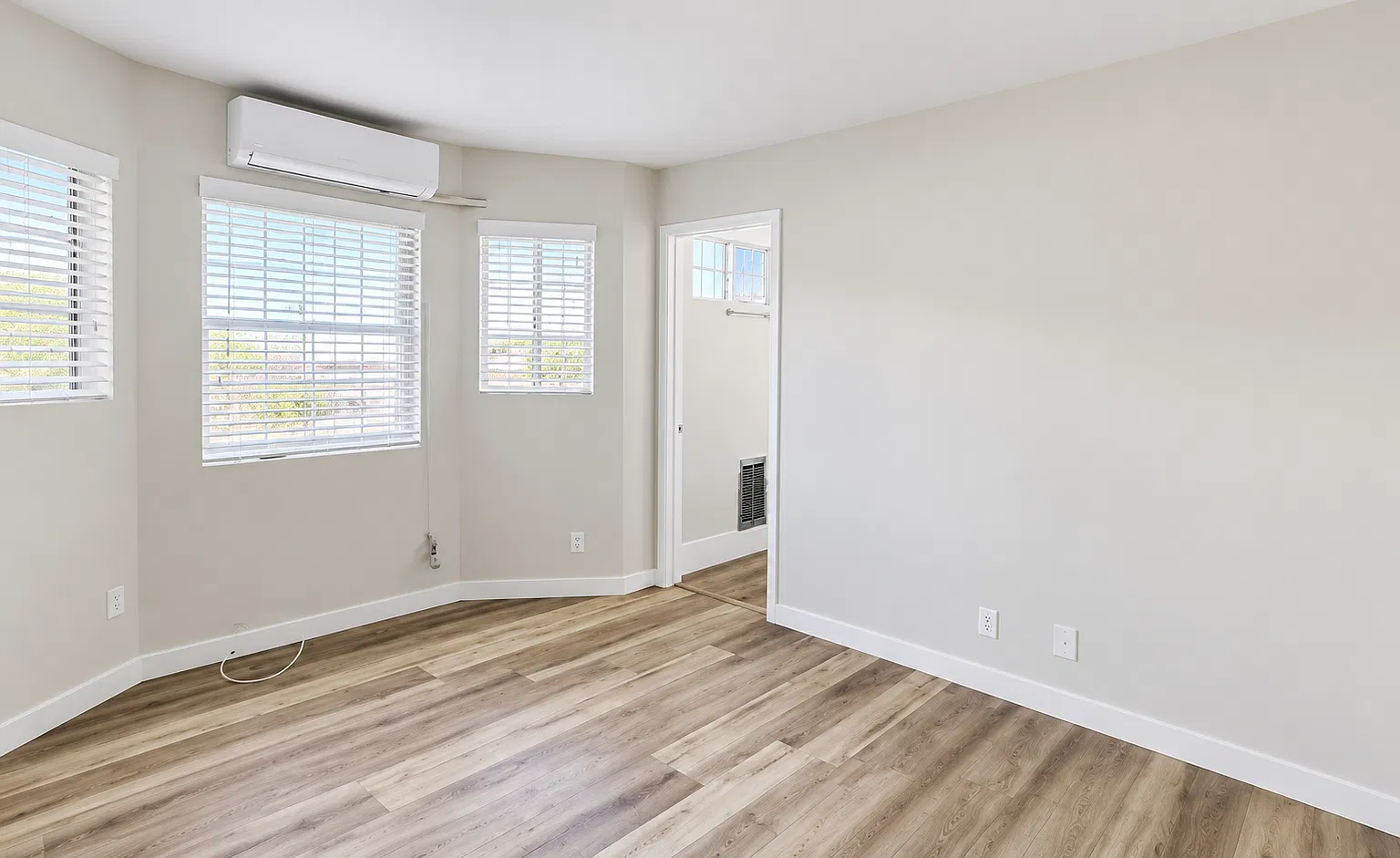 2 bed, 600 sqft, $3,535 — Photo 3