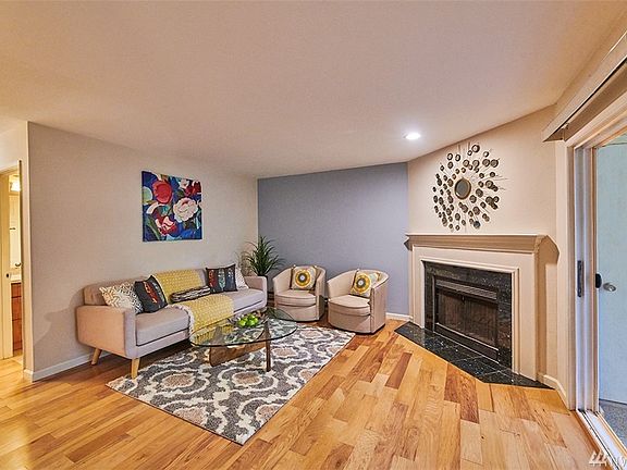 3rd image of 4208 Factoria Blvd SE APT C9