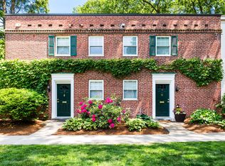 68 Gerry Rd #68, Chestnut Hill, MA 02467