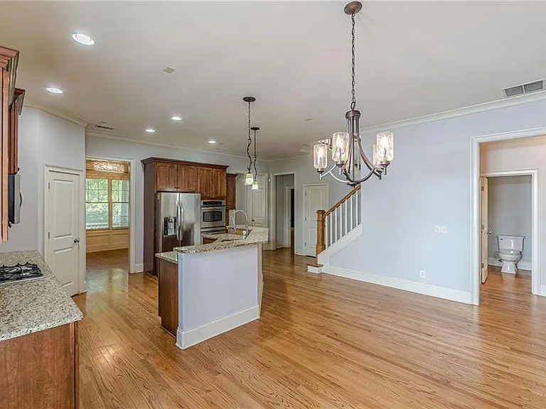 1645 Woodward Way — Photo 32
