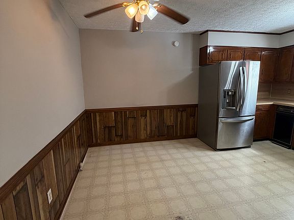 3rd image of 245 Iris Ln
