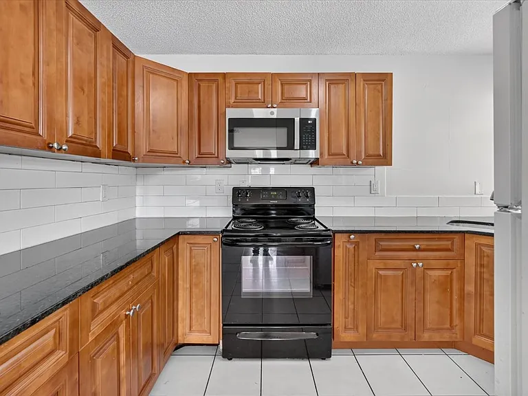 1880 SW 4th St #3 — Photo 3