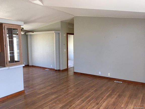 2nd image of 525 E Aspen Dr