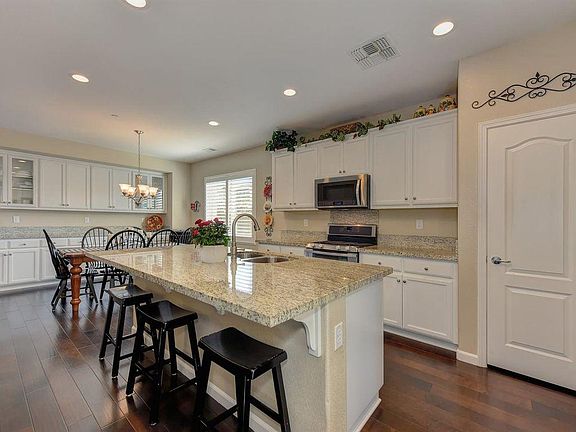 3rd image of 3032 Ferncliff Way