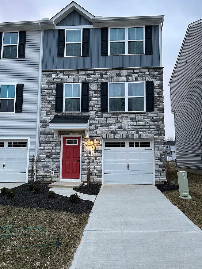 3 bed, 2.5 bath, $1,900 — Photo 1