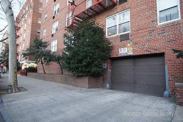 Rented by Norman Raindel, LREB | media 35