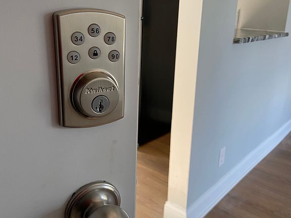 2nd image of 1505 Franklin Park S #F2