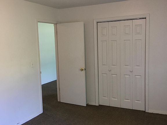 5th image of 2404 W Maud St