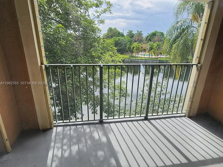 4828 N State Rd #8304 — Photo 4