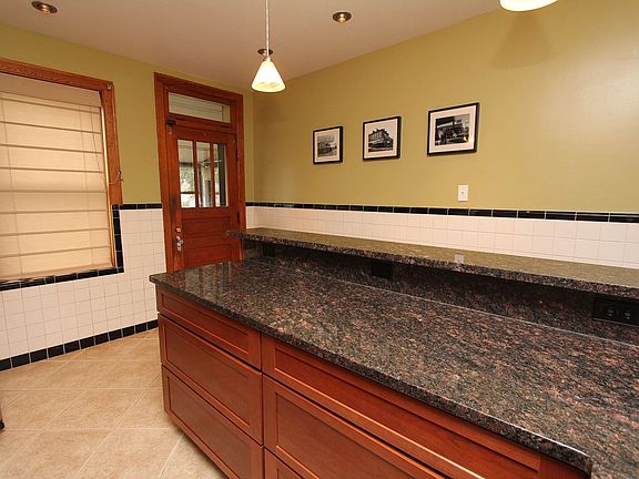 5th image of 5225 Walsh St