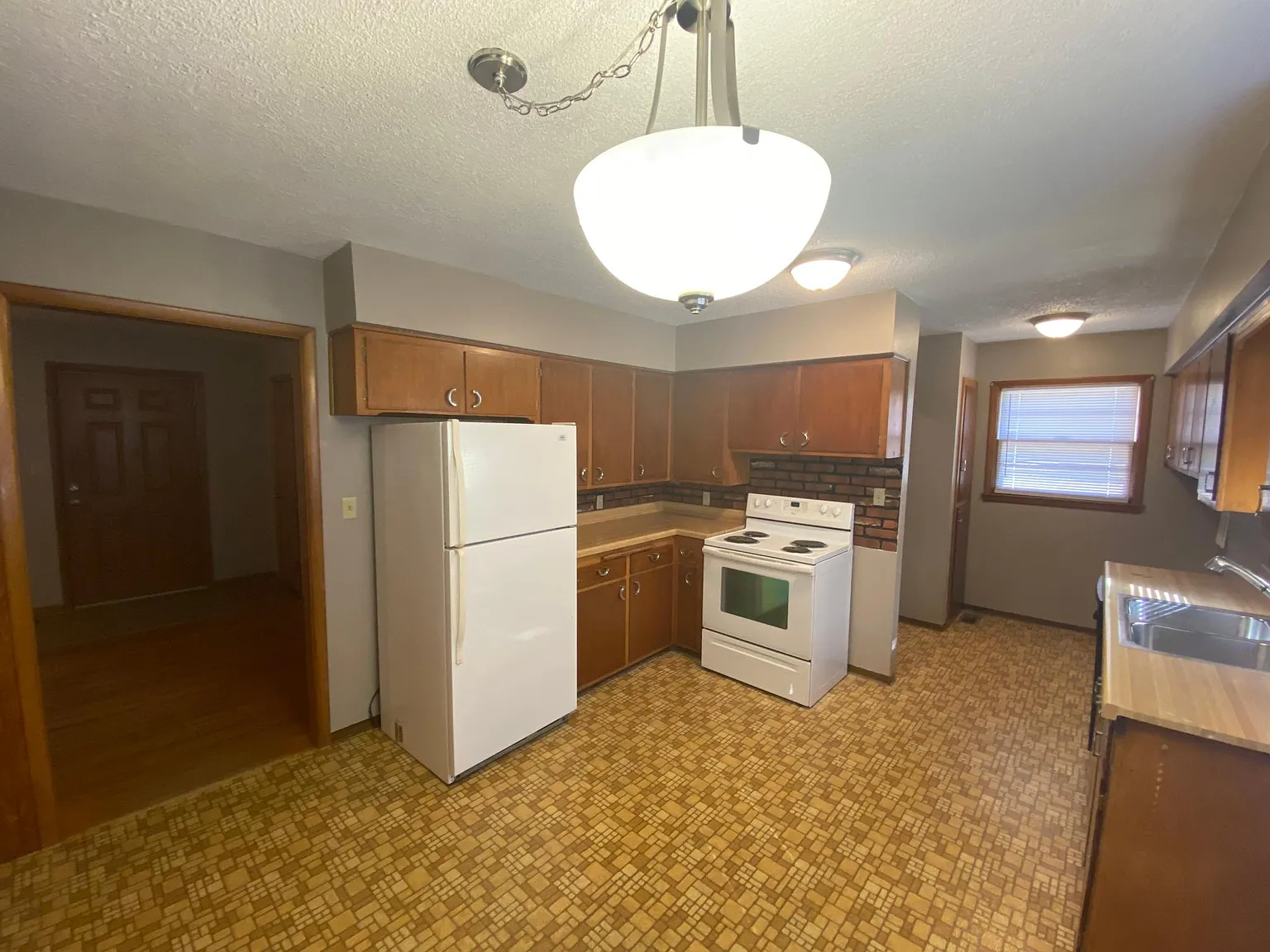 3 bed, 980 sqft, $1,350 — Photo 3