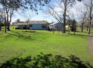 5729 Us Highway 90a E, Shiner, TX 77984