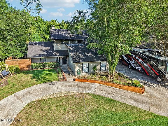 2nd image of 514 LOS PALMAS Drive