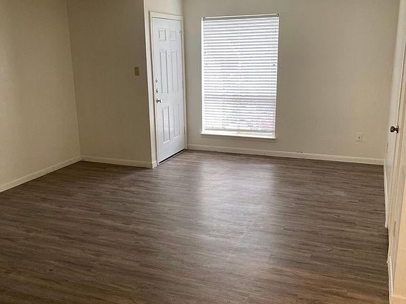 3rd image of 205 Oak Trail Dr APT C