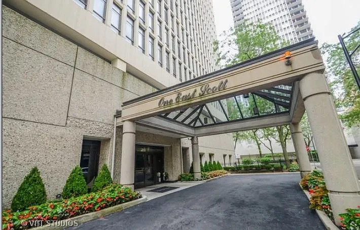 1 E Scott St #1606