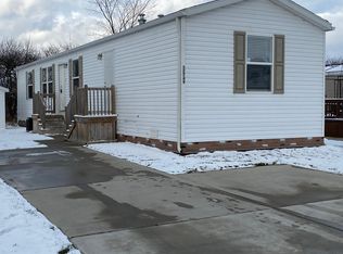 32749 Susan Ln N, New Haven, MI 48048