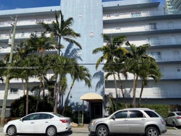 677 NE 24th St APT 203