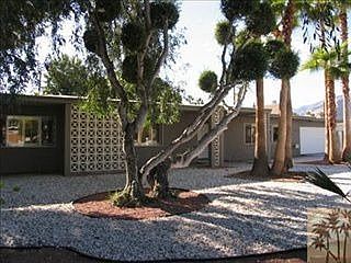 2nd image of 1091 E Olive Way