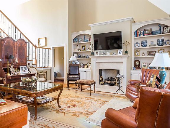 3rd image of 5065 Ivybridge Dr