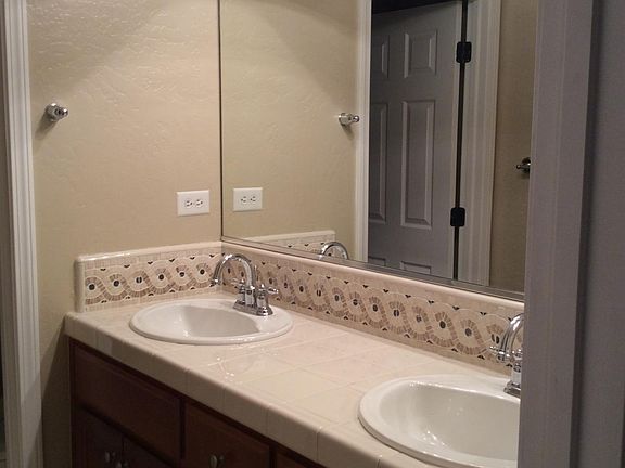 2nd full bath with dual sinks.