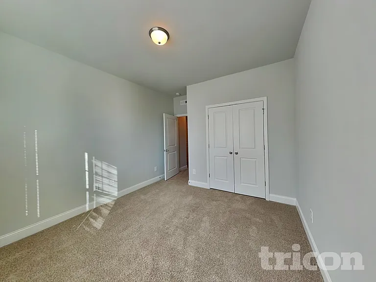 165 Lynnridge Dr — Photo 12