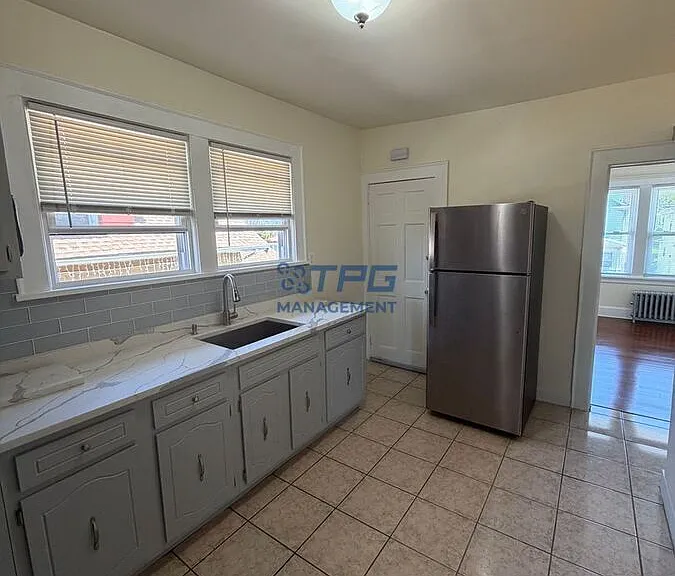 318 E 19th St #2 — Photo 2